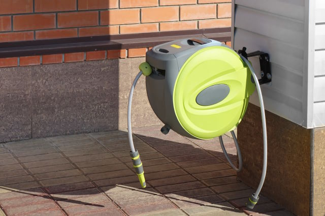 automatic wall mounted hose reel